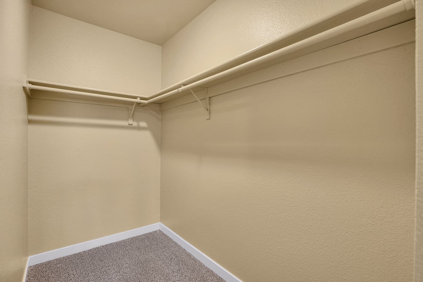 SALEM Apartment: 1194 BARNES ROAD, SE