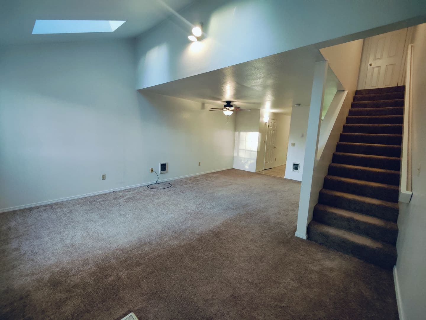 SALEM Townhome: 1109 SCHURMAN RD S.