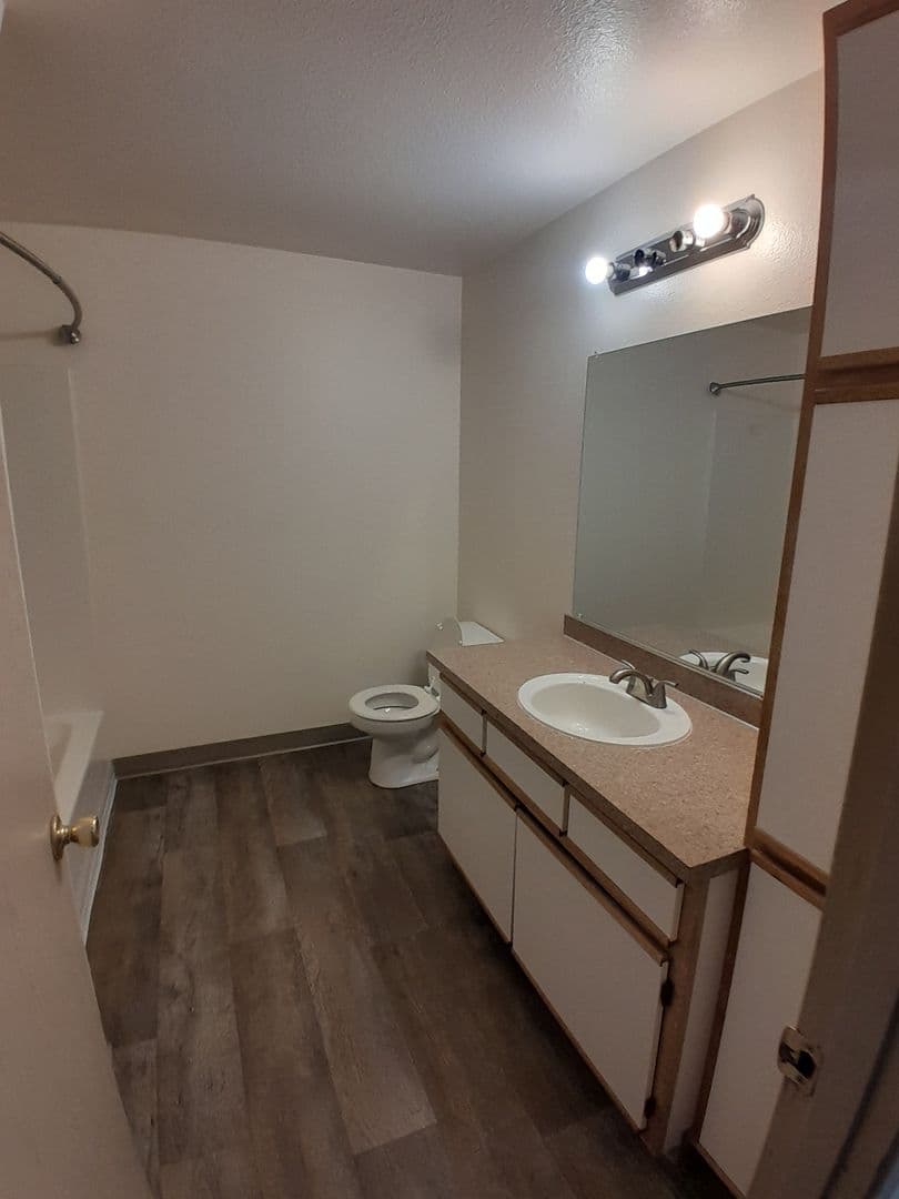 ALBANY Apartment: 1805 16th AVE. SE, #1