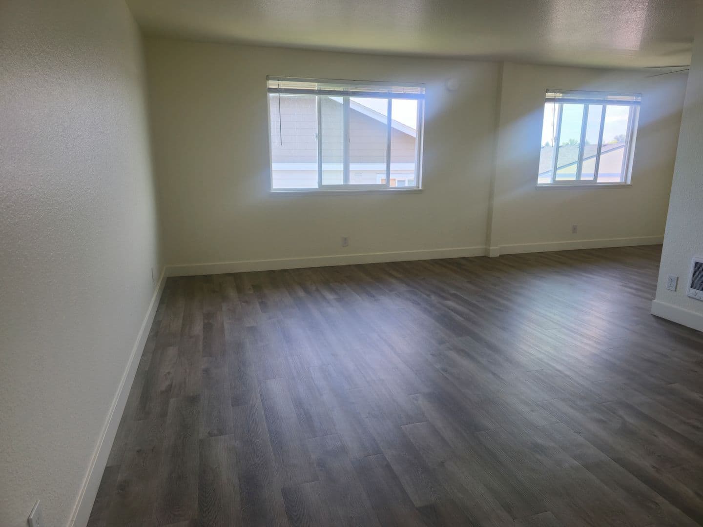 SALEM Apartment: 1304-1330 WALLACE RD. NW