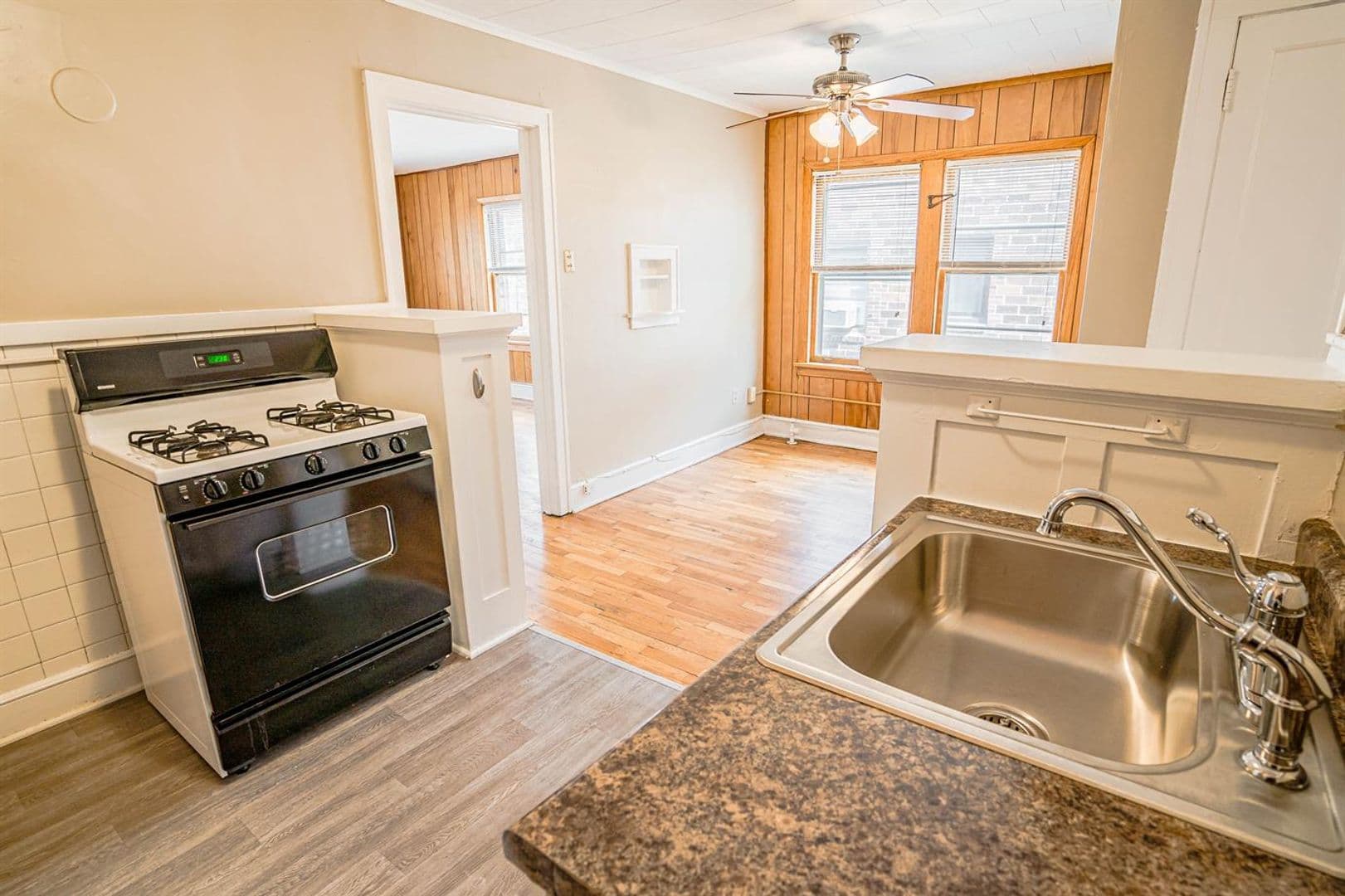 St. Paul Apartment: 1319 Grand Ave