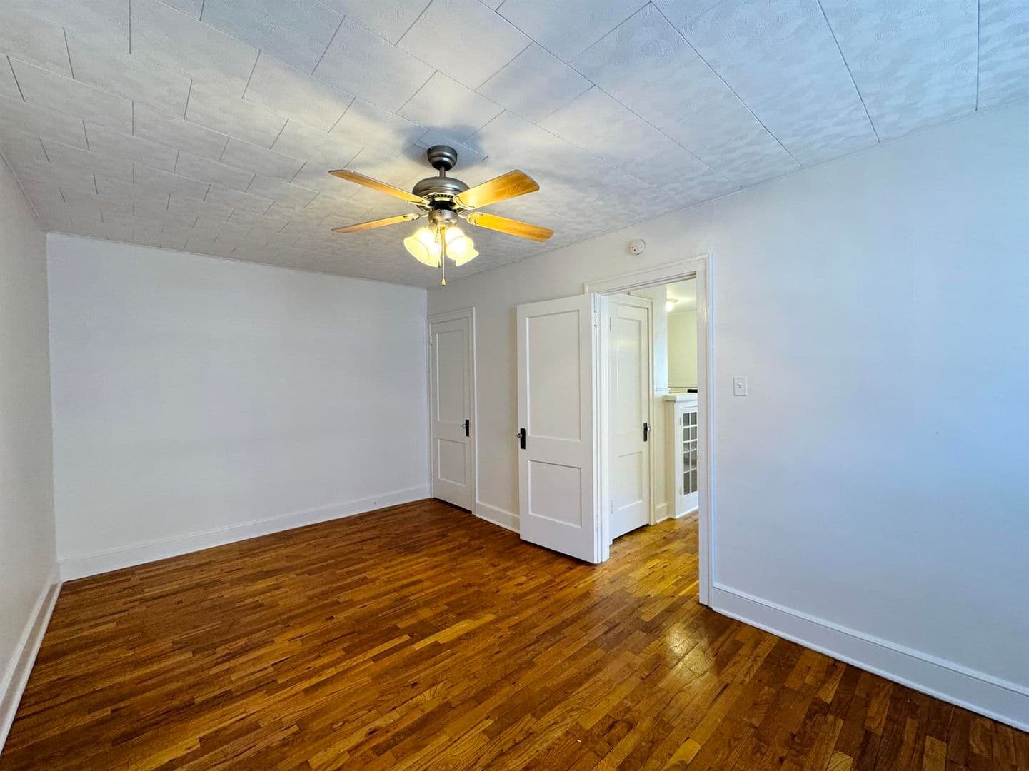 St. Paul Apartment: 1319 Grand Ave