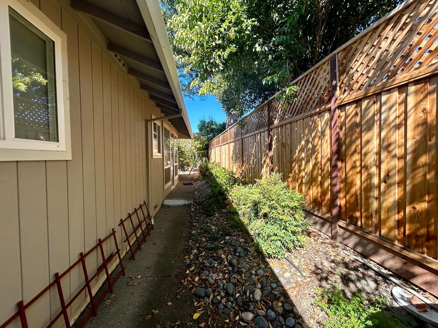 Santa Rosa House: 268 Oak Shadow Drive