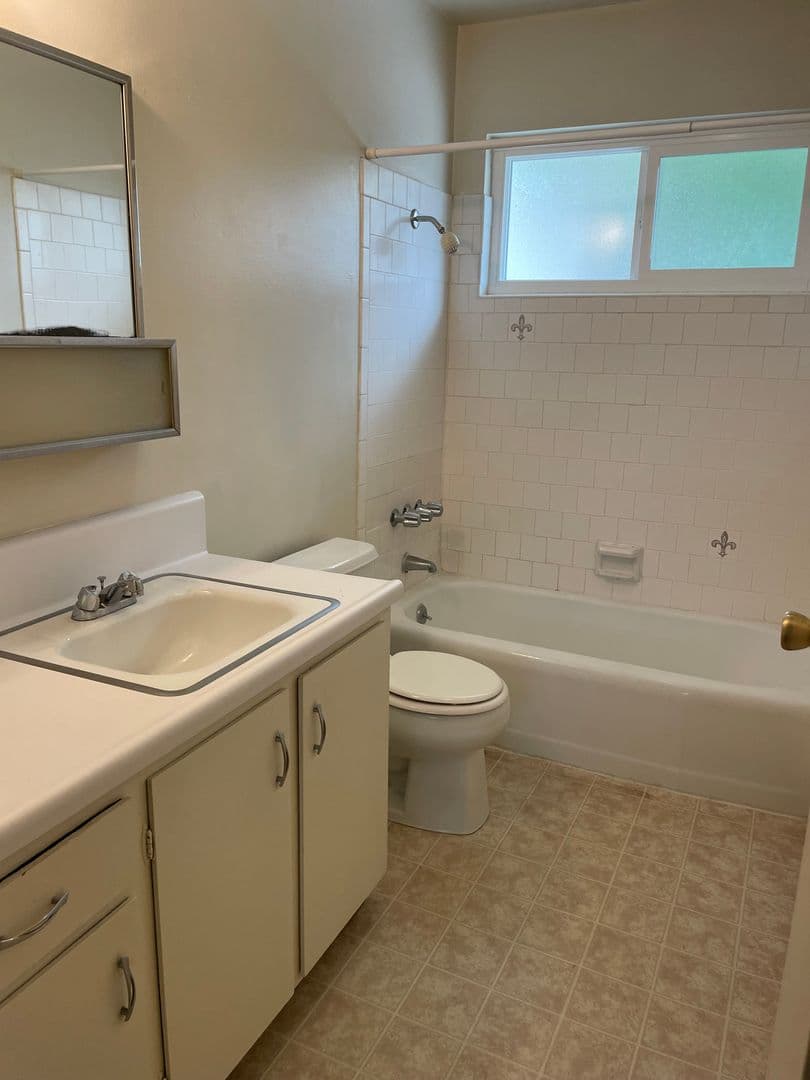 Santa Rosa Apartment: 446 S E Street