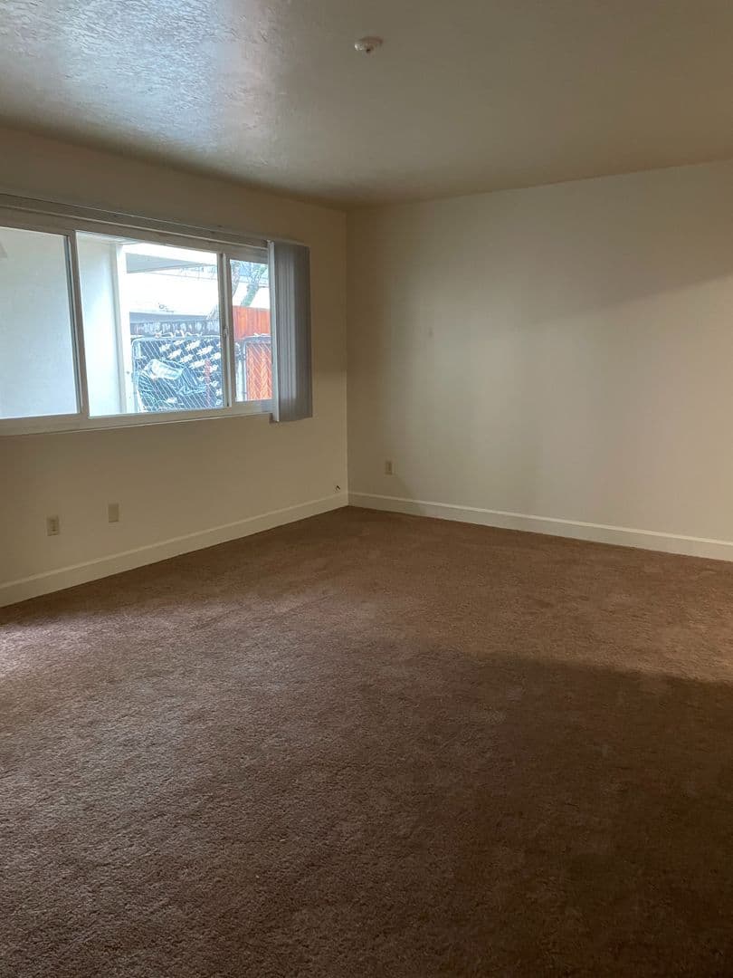 Santa Rosa Apartment: 446 S E Street