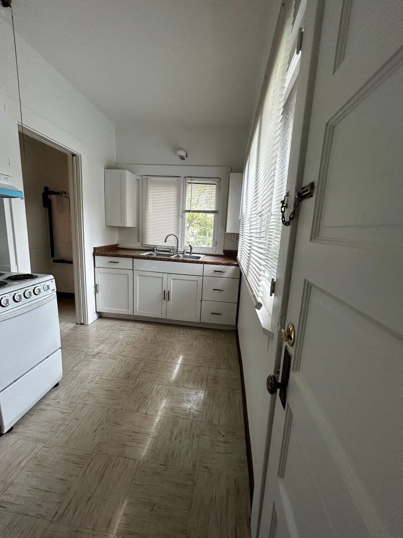 Riverside Apartment: 2726 5th St