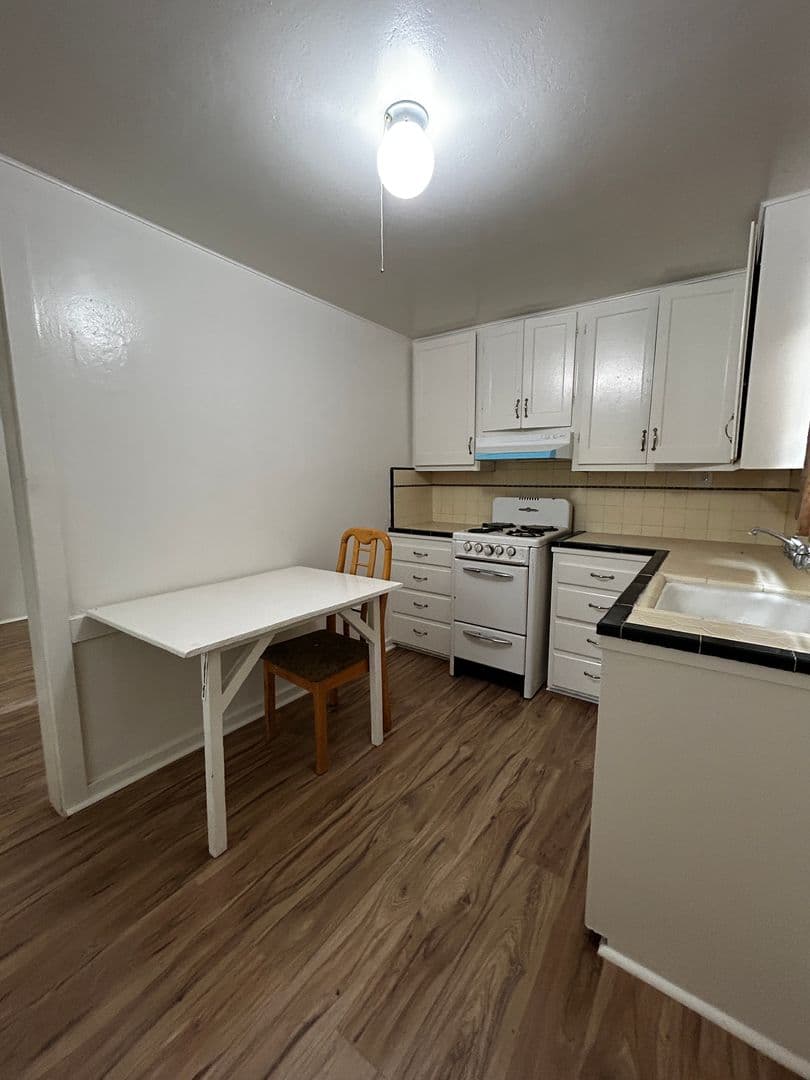 Riverside Apartment: 2726 5th St