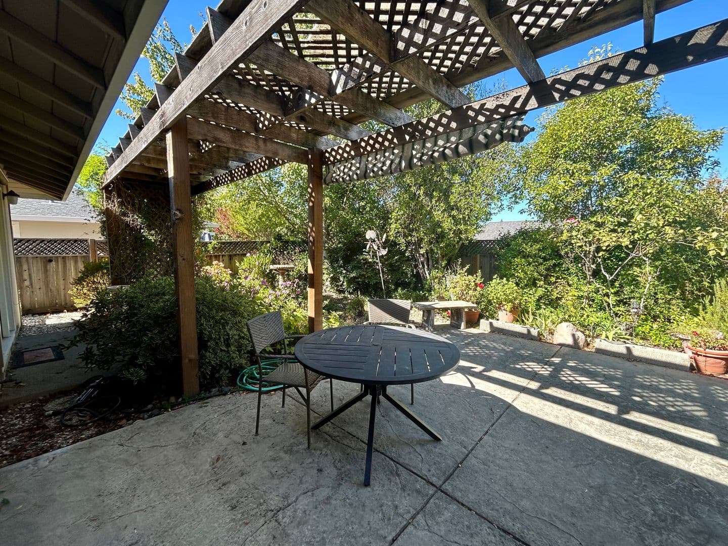 Santa Rosa House: 268 Oak Shadow Drive