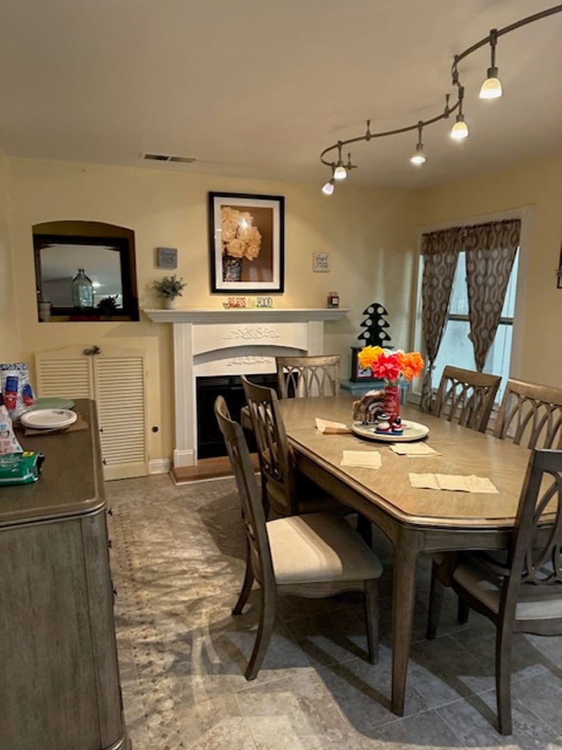 Windsor House: 9507 Lazy Creek drive