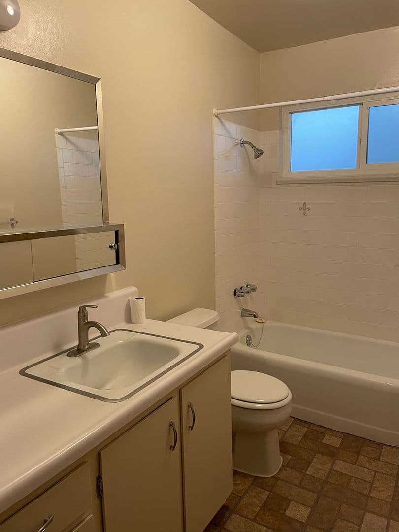 Santa Rosa Apartment: 446 S E Street