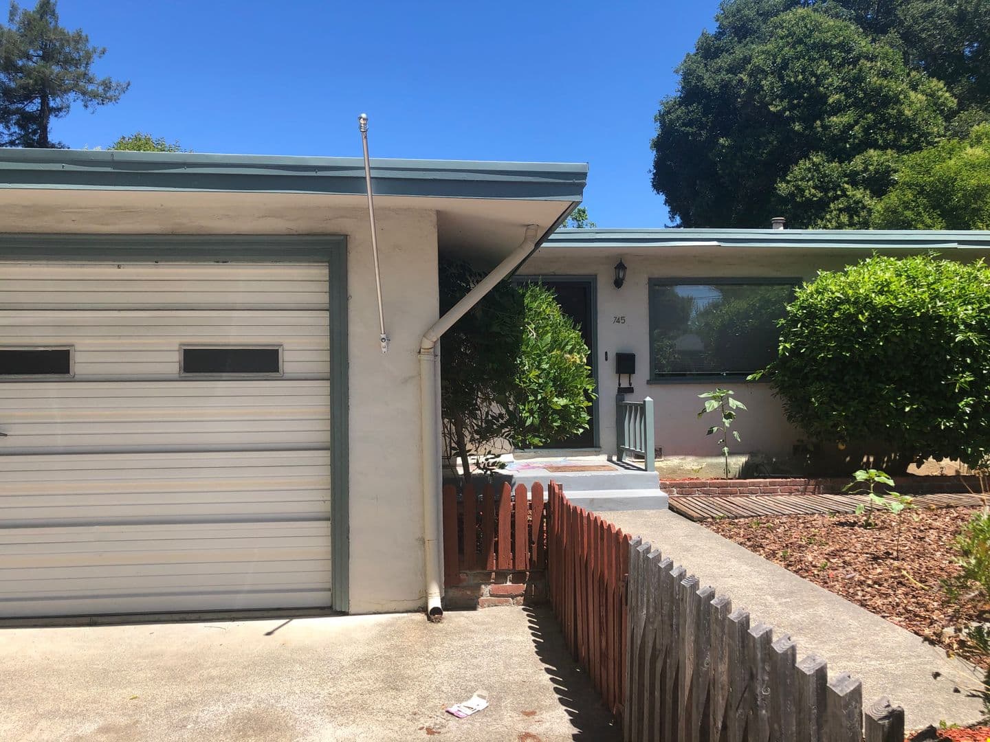 Santa Rosa House: 745 Louisa Dr