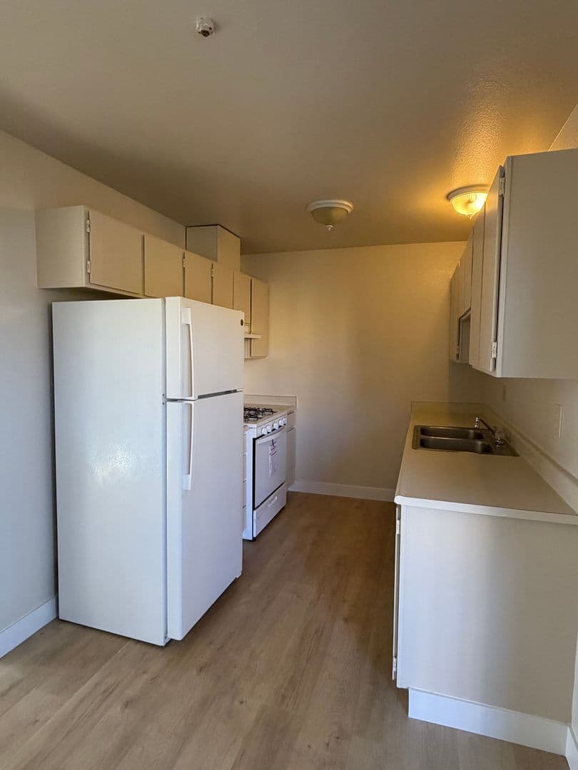Santa Rosa Apartment: 664 West Ave