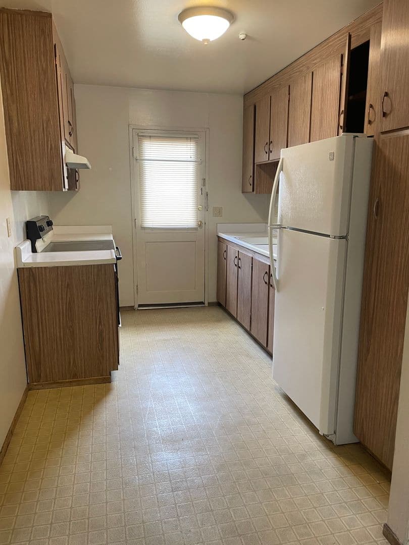 Santa Rosa Apartment: 446 S E Street