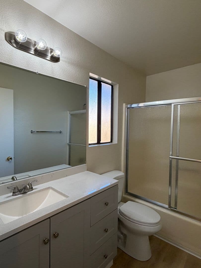 Santa Rosa Apartment: 664 West Ave