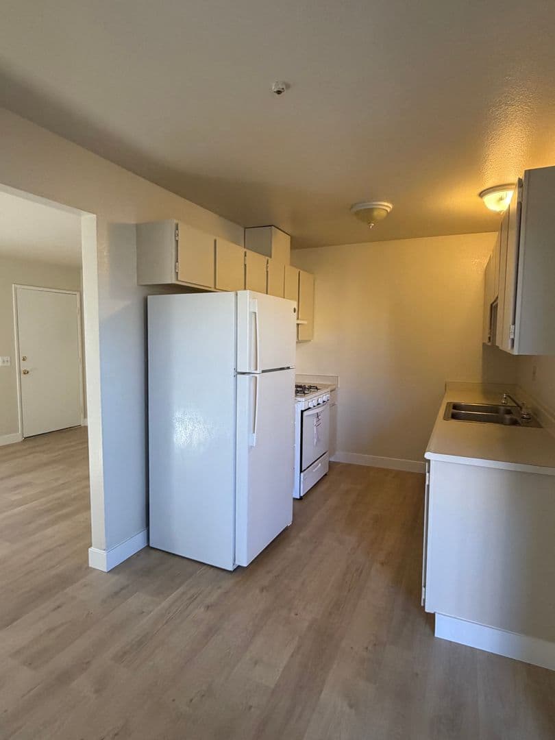 Santa Rosa Apartment: 664 West Ave