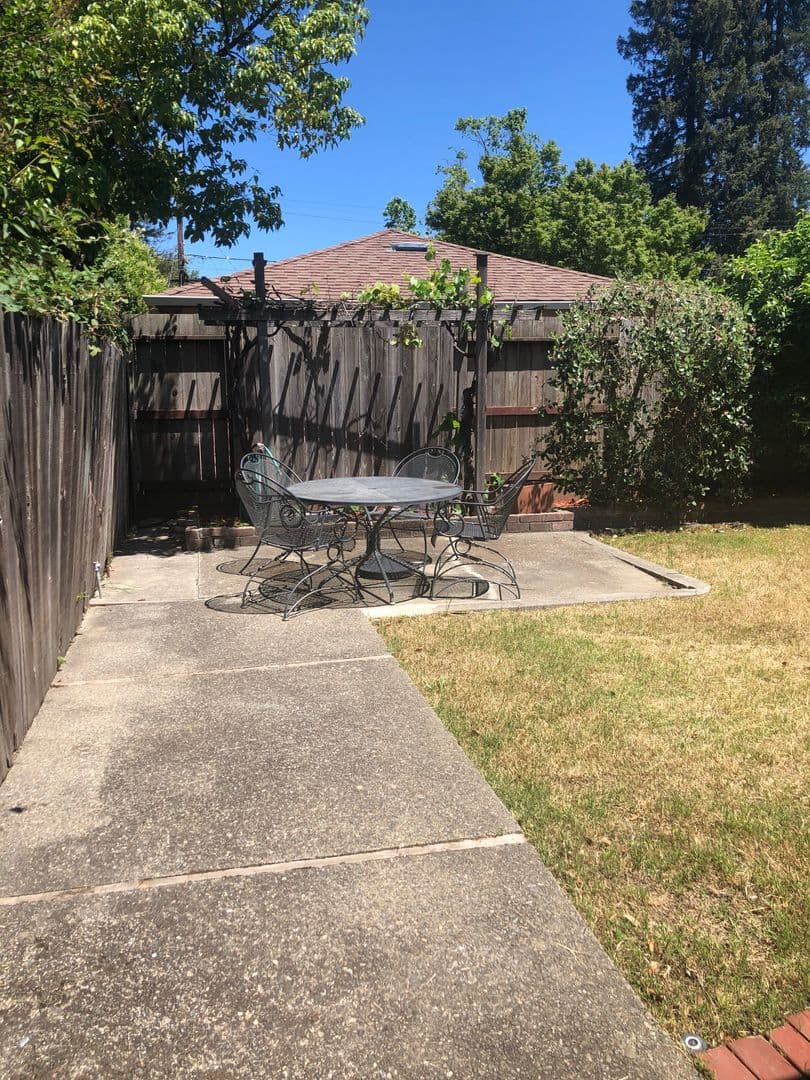 Santa Rosa House: 745 Louisa Dr
