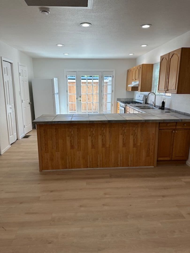 Santa Rosa Townhome: 2006 Humbolt St