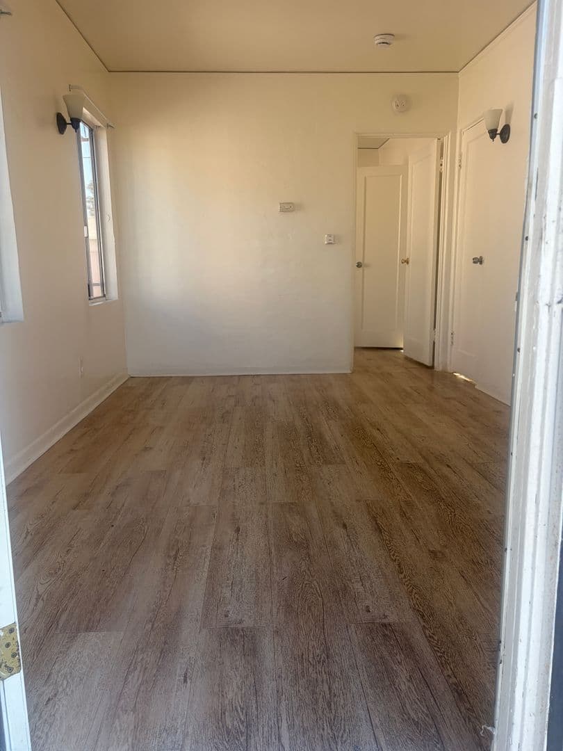 Los Angeles Apartment: 342 W 52nd Place