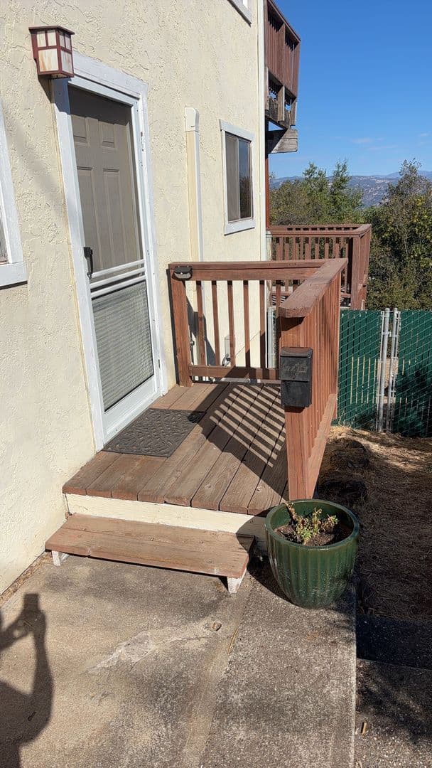Kelseyville House: 9740 Fairway
