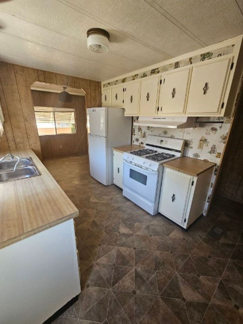 Upper Lake House: 571 Clover Dr #B