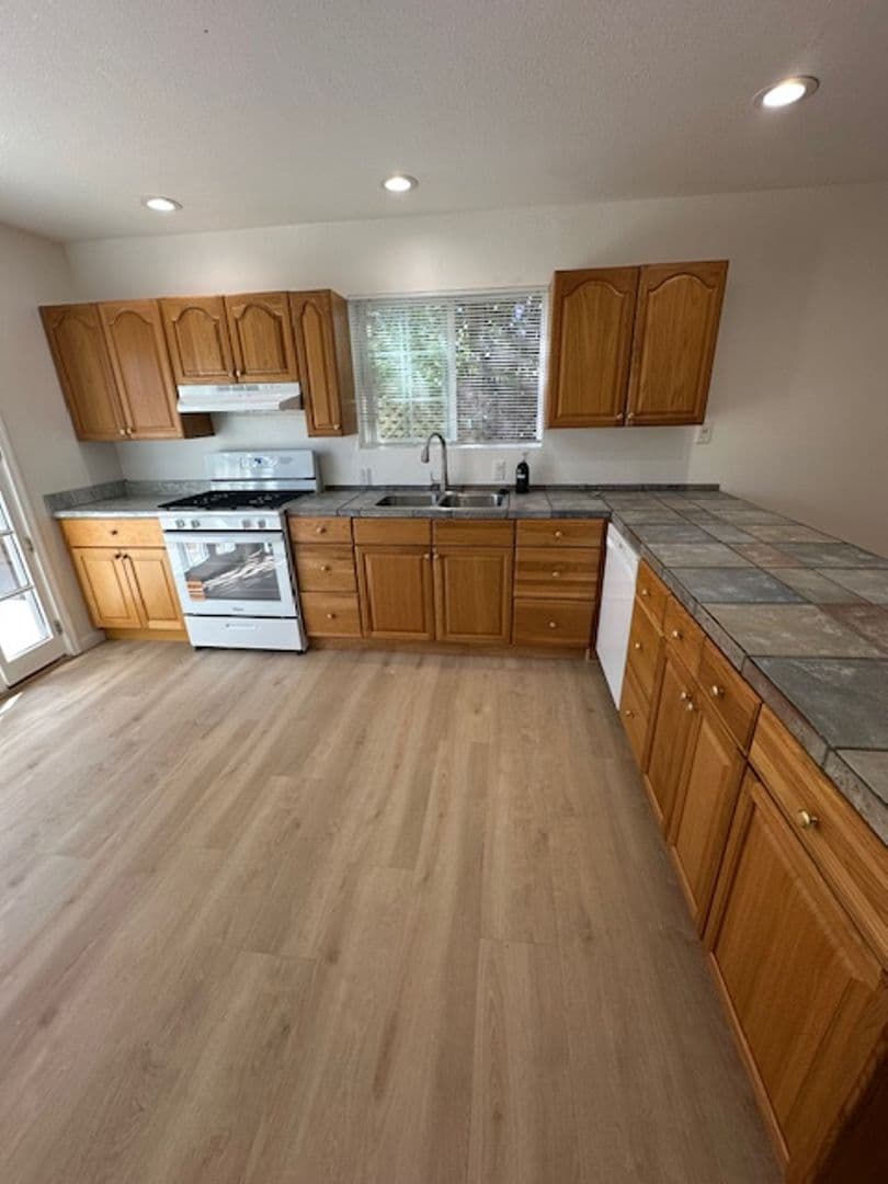 Santa Rosa Townhome: 2006 Humbolt St