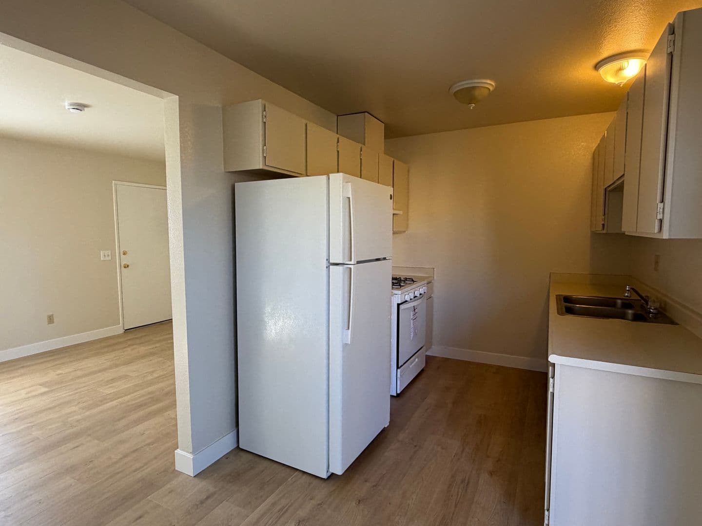 Santa Rosa Apartment: 664 West Ave