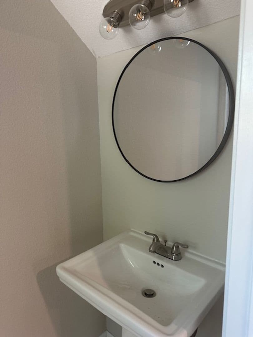 Santa Rosa Apartment: 224A Brittian Lane