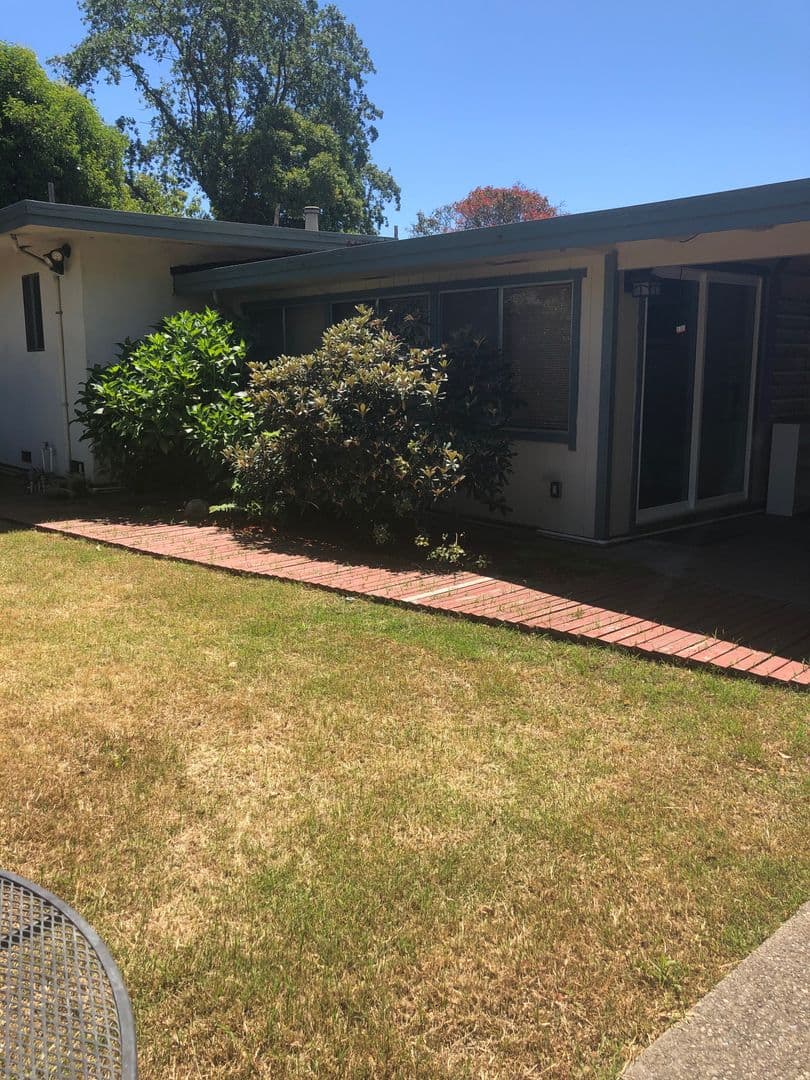 Santa Rosa House: 745 Louisa Dr