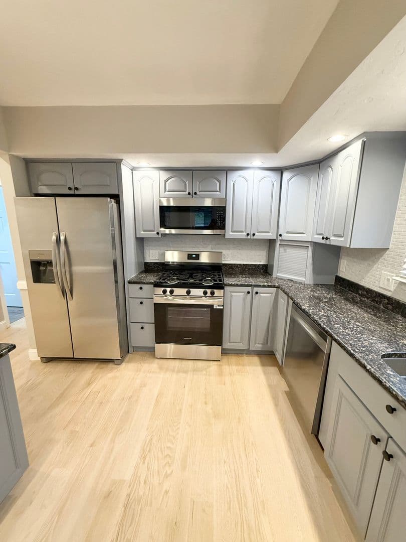 Dorchester Apartment: 18 Salina Rd