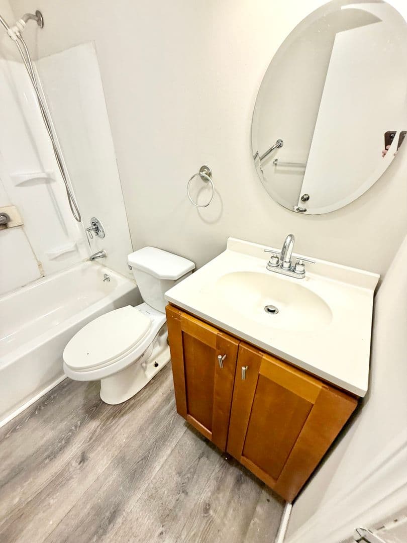 Dedham Apartment: 185 Bussey St.