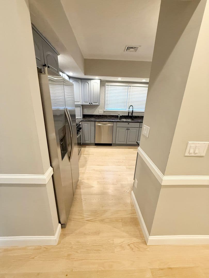 Dorchester Apartment: 18 Salina Rd