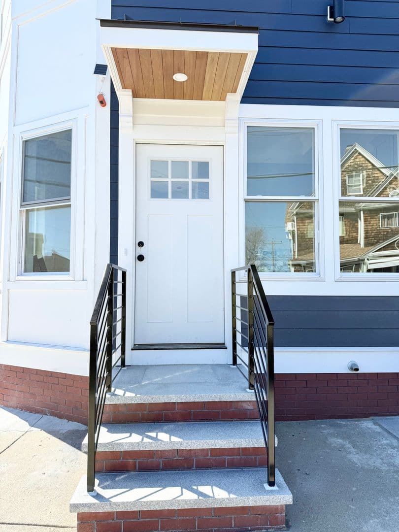 Winthrop Apartment: 2 Beach Rd