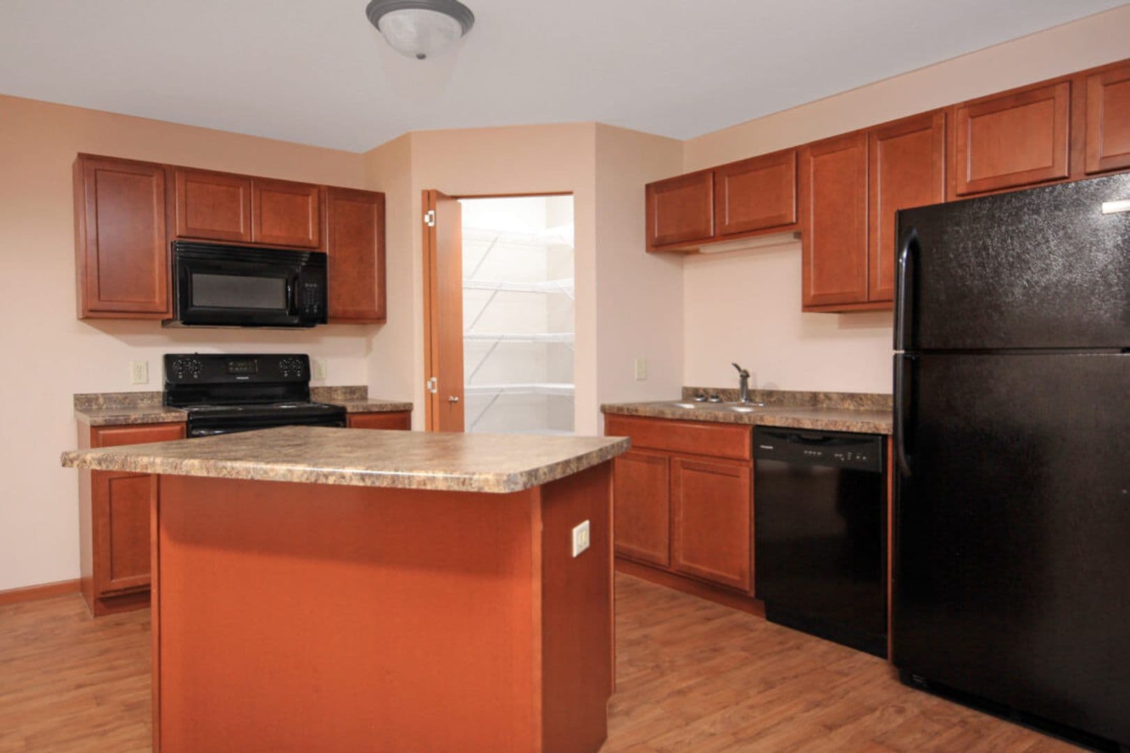 Alexandria Apartment: 4541 & 4727 Arbor Crossing SE