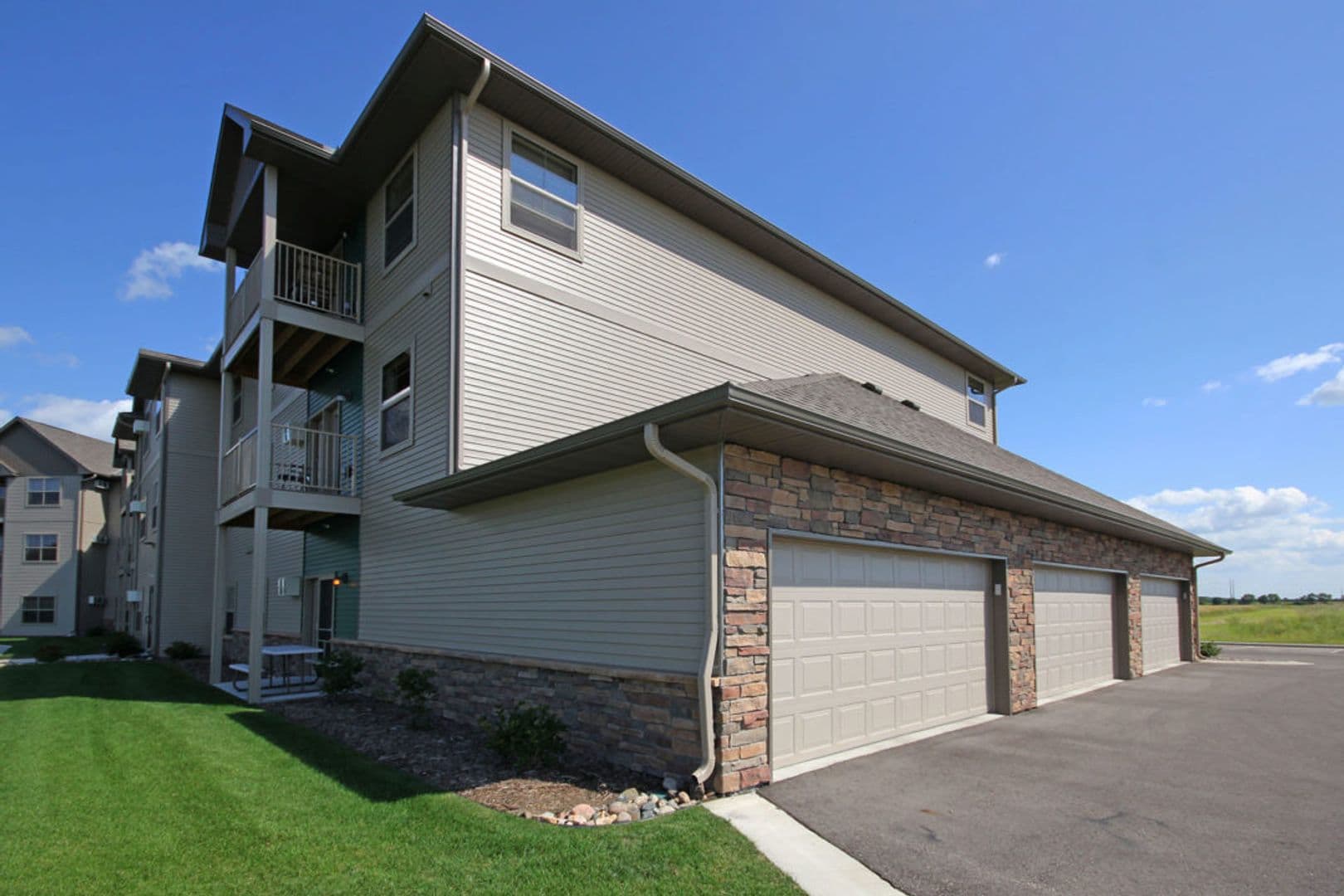 Alexandria Apartment: 4541 & 4727 Arbor Crossing SE