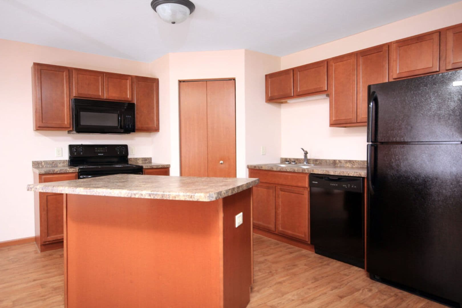 Alexandria Apartment: 4541 & 4727 Arbor Crossing SE
