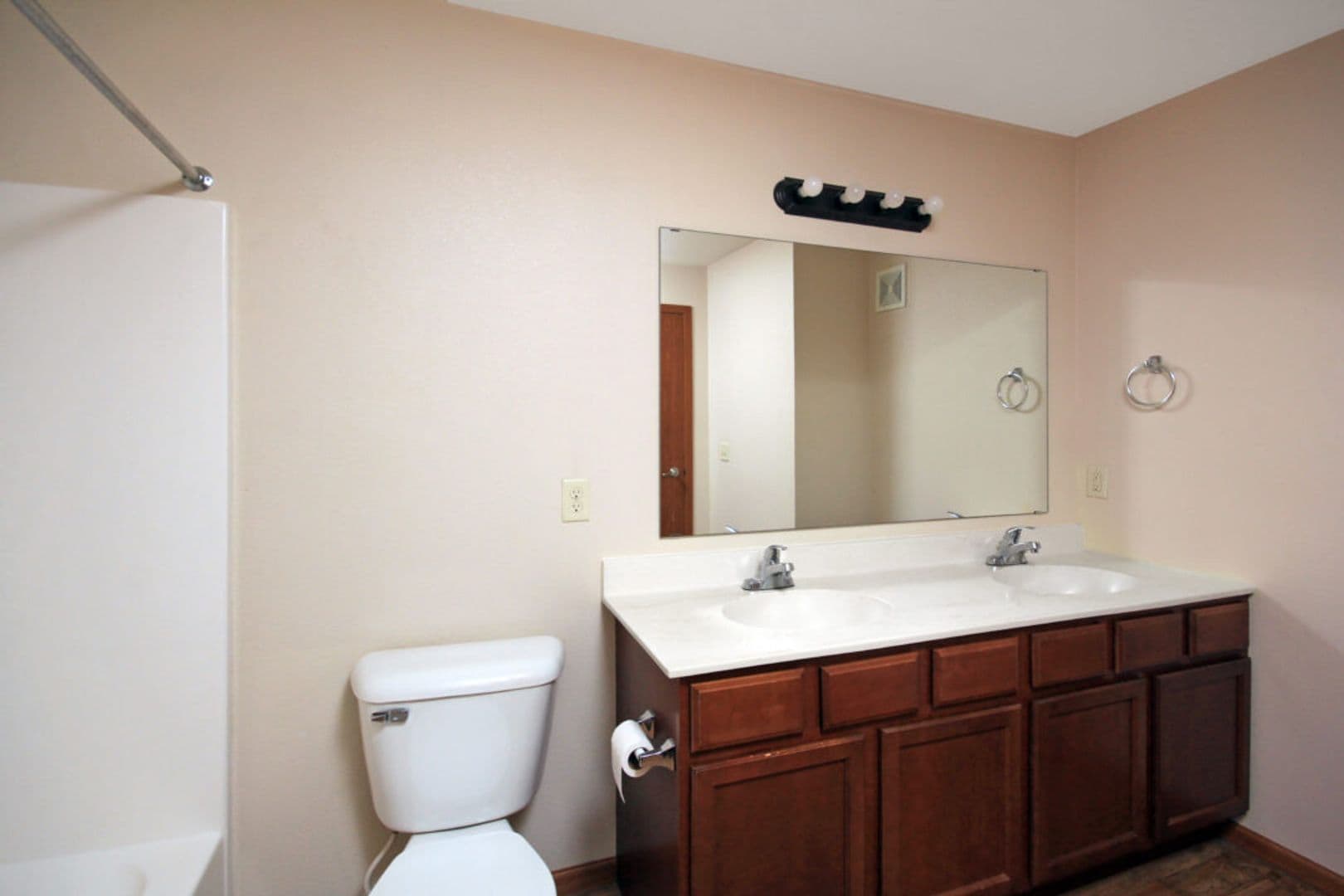 Alexandria Apartment: 4541 & 4727 Arbor Crossing SE