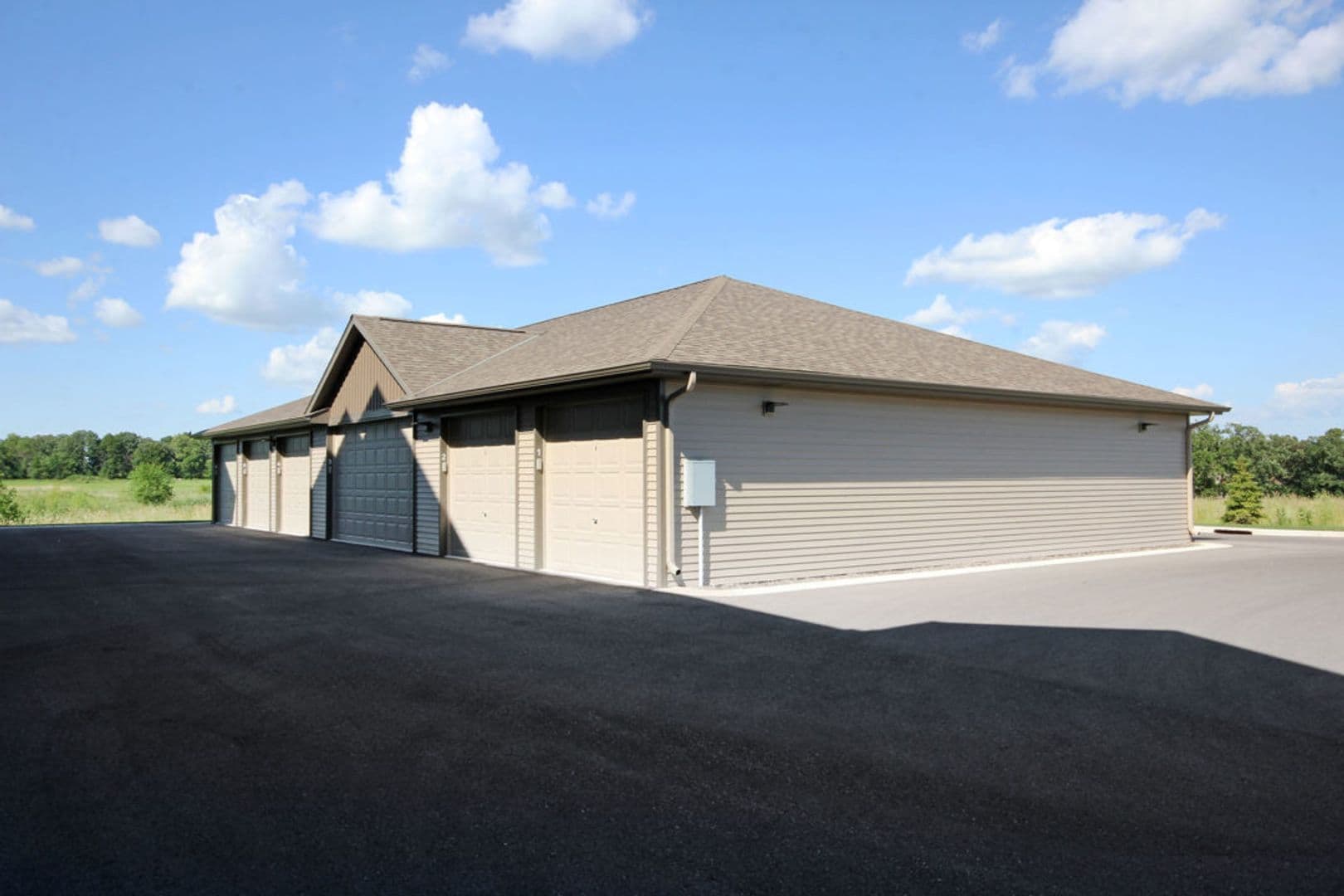 Alexandria Apartment: 4541 & 4727 Arbor Crossing SE