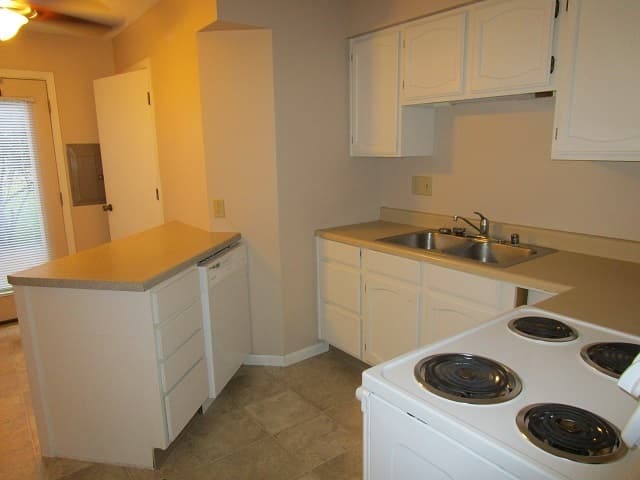 Onalaska Apartment: 220 17th Ave. N.