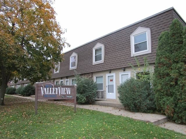 Onalaska Apartment: 220 17th Ave. N.