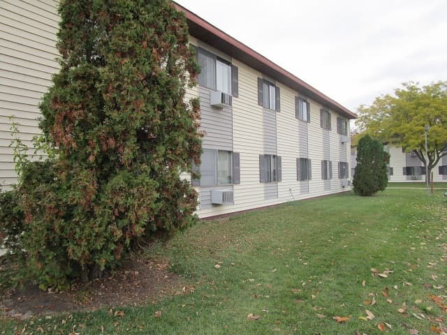 La Crosse Apartment: 3335 East Ave. S.