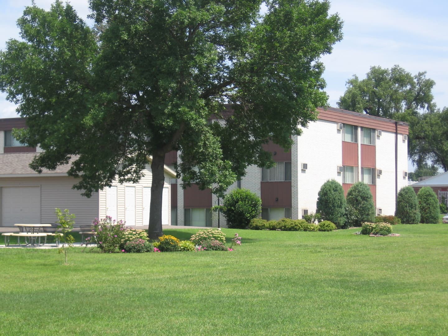 Winona Apartment: 1515 W. 5th St.