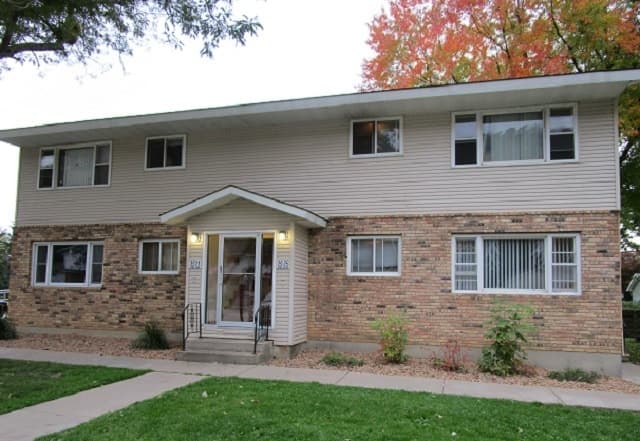 La Crosse Apartment: 3800 Cliffside Dr.