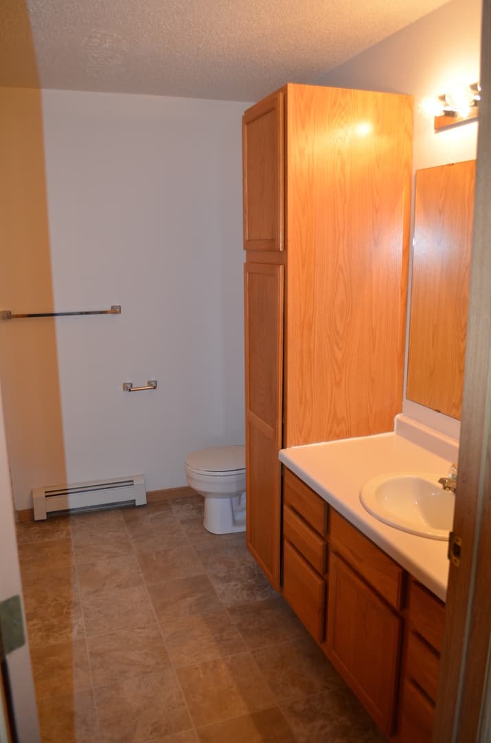 Fargo Apartment: 1910 49th St. S.