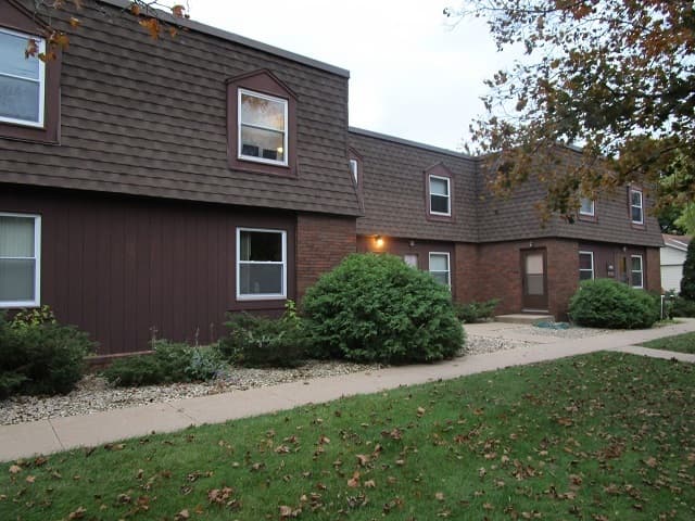 Onalaska Apartment: 220 17th Ave. N.