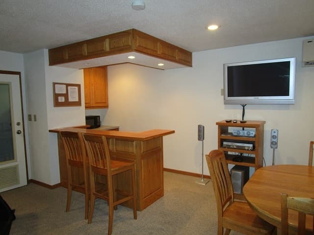 La Crosse Apartment: 3335 East Ave. S.