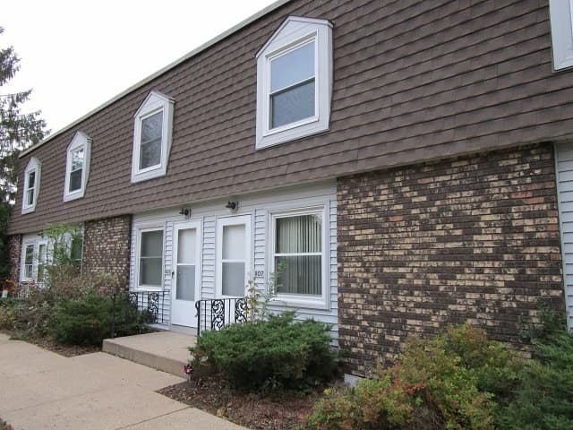 Onalaska Apartment: 220 17th Ave. N.