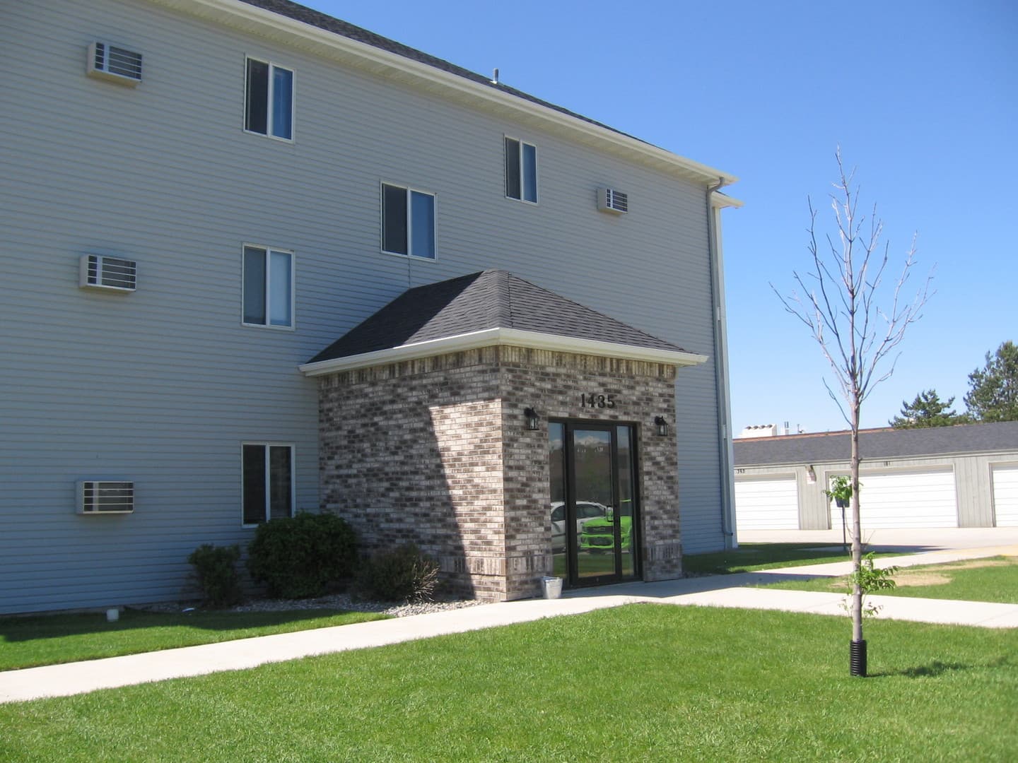 Fargo Apartment: 1435 33rd St. S