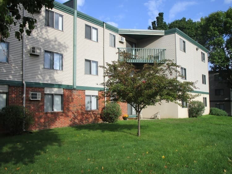 Winona Apartment: 1555 Homer Rd.