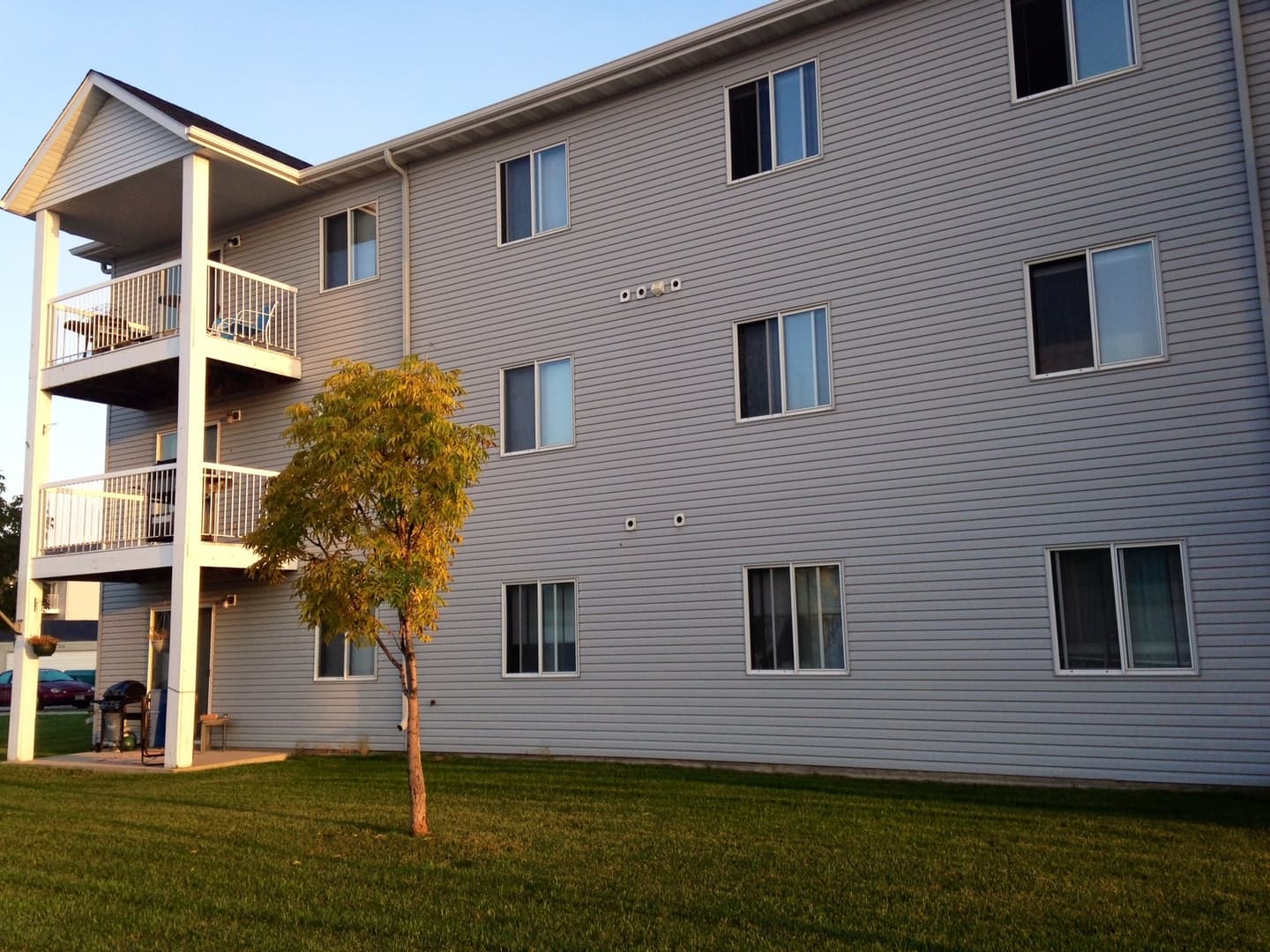Fargo Apartment: 1435 33rd St. S
