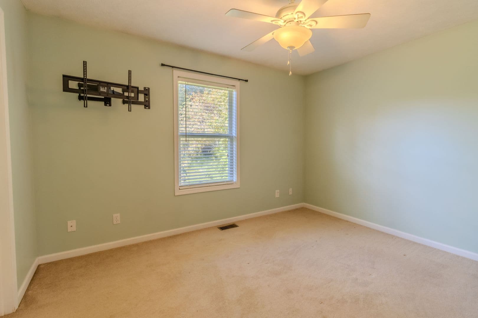 Grawn House: 2134 Labrador Ln